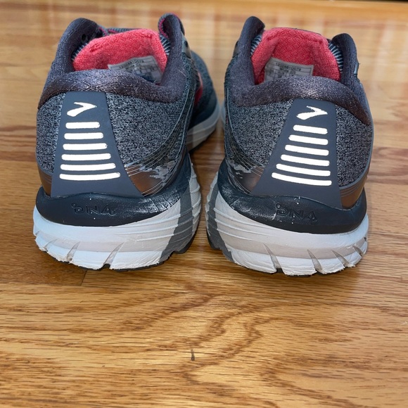 Brooks Women’s, Adrenaline GTS-18 Gray and Pink Running Shoes size 7 wide (D) - Picture 5 of 9